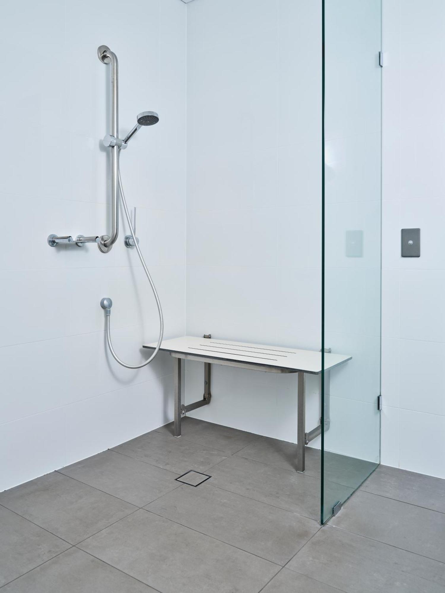 ホテル ザ コロニー アット マンドゥーン エステート West Swan エクステリア 写真 A shower seat