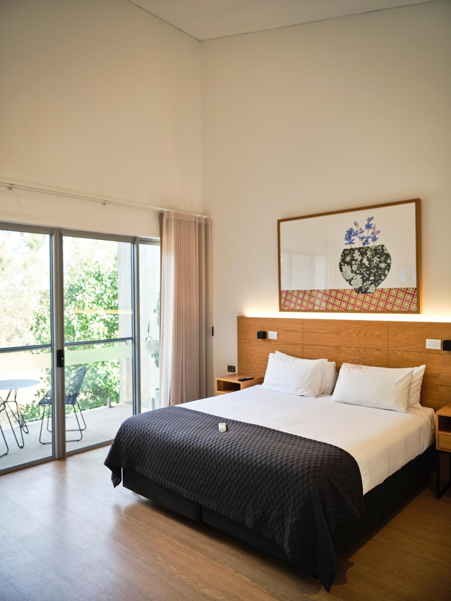ホテル ザ コロニー アット マンドゥーン エステート West Swan エクステリア 写真 A bedroom at the hotel
