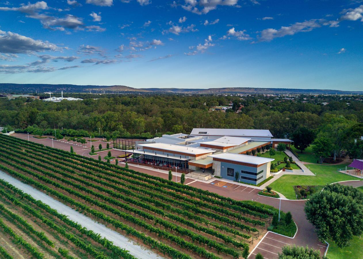 ホテル ザ コロニー アット マンドゥーン エステート West Swan エクステリア 写真 Aerial view of the Charles Sturt University Riverina Campus