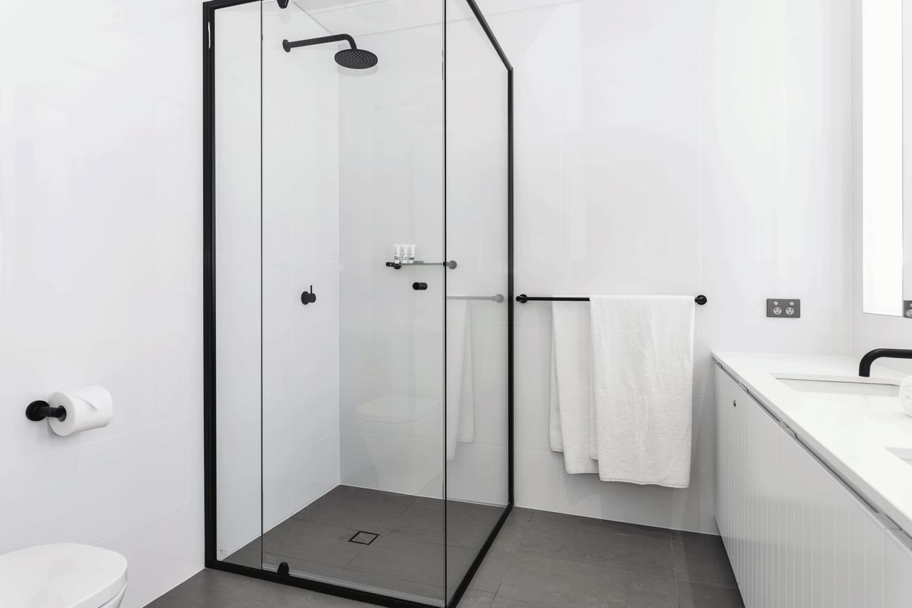 ホテル ザ コロニー アット マンドゥーン エステート West Swan エクステリア 写真 A shower enclosure